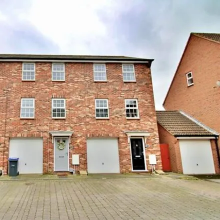 Buy this 3 bed townhouse on Hornchurch Road in Melksham, SN12 6QE