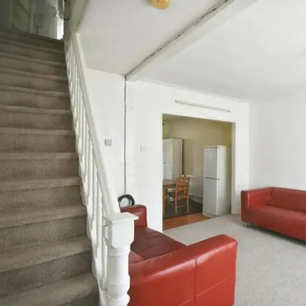 Image 7 - Wentworth Road, London, CR0 3JL, United Kingdom - Townhouse for sale