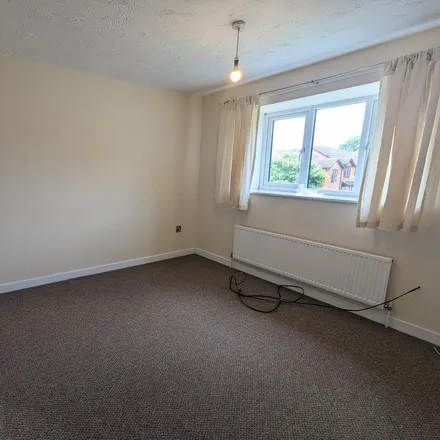 Image 7 - Kenmore Drive, Desborough, NN14 2UN, United Kingdom - House for rent