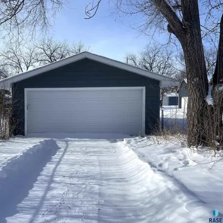 Image 2 - 621 North 5th Avenue, Canistota, Canistota Township, SD 57012, USA - House for sale