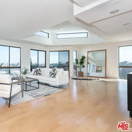Image 3 - 103 South Canon Drive, Beverly Hills, CA 90212, USA - Condo for rent