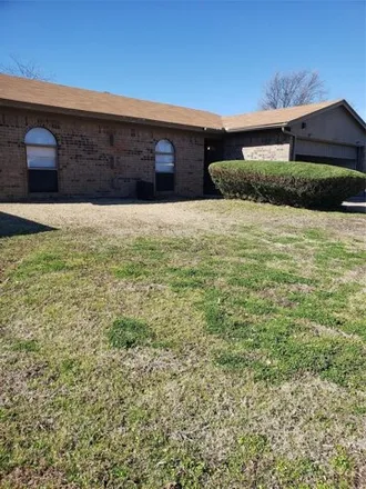 Rent this 3 bed house on 6324 Cascade Circle in Watauga, TX 76148