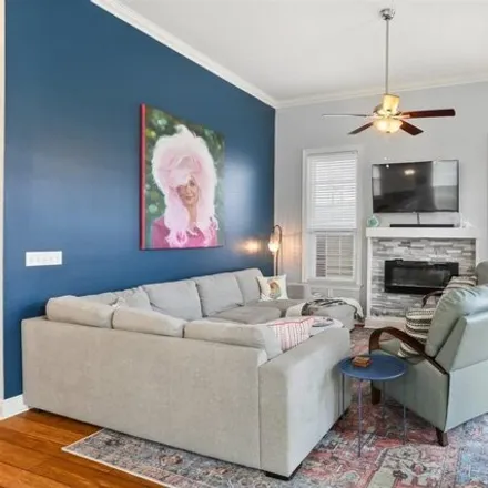 Image 3 - 1914 Harmony Street, New Orleans, LA 70115, USA - House for sale