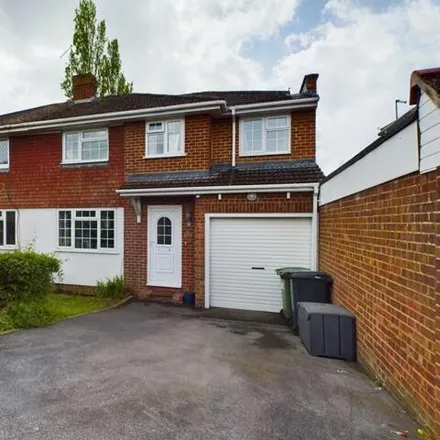 Buy this 4 bed duplex on Tilling Close in West Berkshire, RG31 6SX