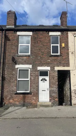 Rent this 5 bed townhouse on Jedburgh Street in Sheffield, S9 1NS