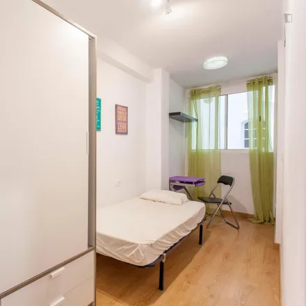 Rent this 3 bed room on Carrer d'Antonio Ponz in 3, 46011 Valencia