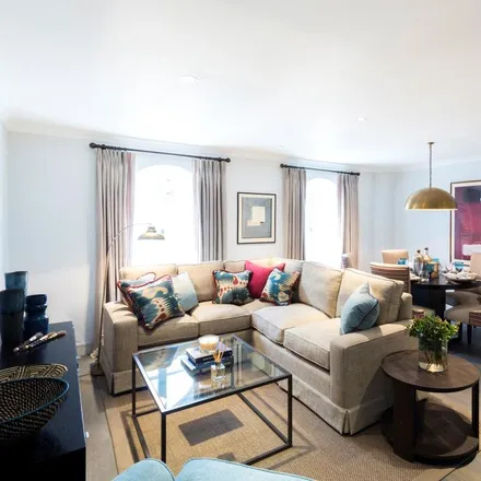 Rent this 2 bed apartment on Bow Street notables in Broad Court, London