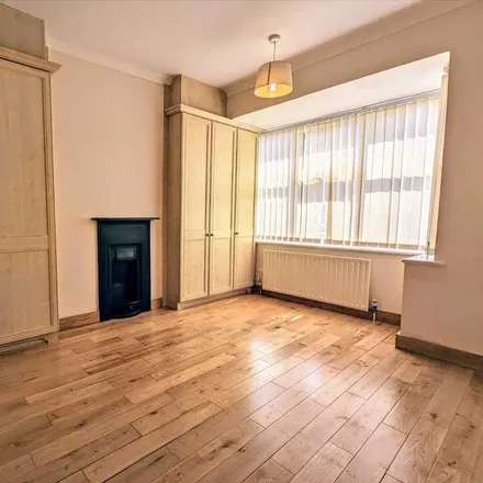 Image 7 - 42 Mount Road, London, SW19 8EW, United Kingdom - Townhouse for rent