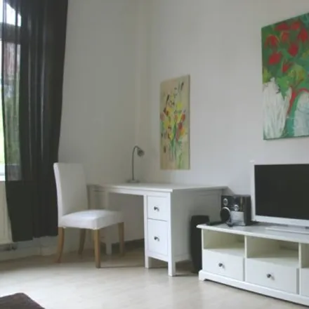 Rent this 3 bed apartment on Kriegkstraße 33 in 60326 Frankfurt, Germany