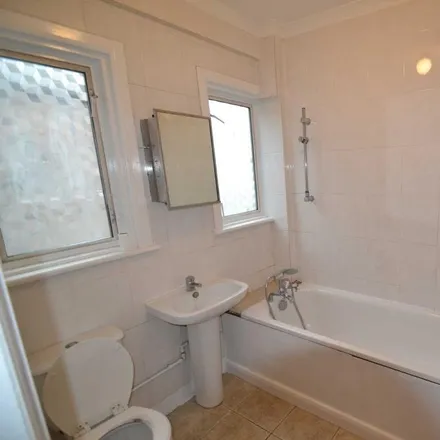 Rent this 3 bed apartment on Ranelagh Road in London, UB1 1DJ