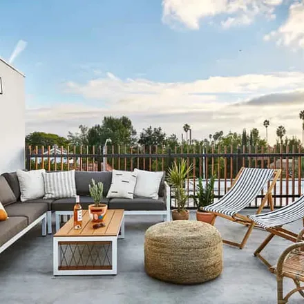 Rent this 1 bed apartment on Melrose Avenue in Los Angeles, CA 90038