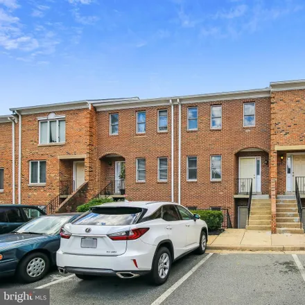 Image 2 - 903 Madison Lane, Falls Church, VA 22046, USA - Condo for sale