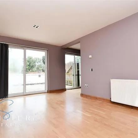 Image 2 - Jacketts Field, Garston Manor, WD5 0EN, United Kingdom - Apartment for rent