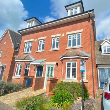 Buy this 3 bed townhouse on Nelson Road in Rochford, SS4 3EJ
