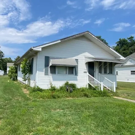 Buy this 2 bed house on 175 Elliott Avenue in Chaffee, Scott County