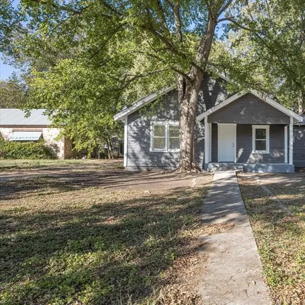 Rent this 4 bed house on 516 West Live Oak Street in Dublin, TX 76446