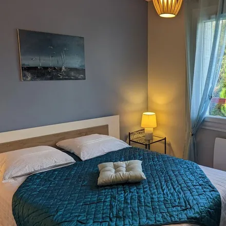 Rent this 2 bed apartment on Barbezieux-Saint-Hilaire in Place Gaston Chevrou, 16300 Barbezieux