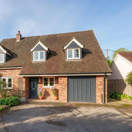 Buy this 4 bed house on Inwood's Farm in Eggars Field, Bentley