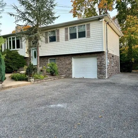 Rent this 4 bed house on 15 Oliver St in Wading River, New York