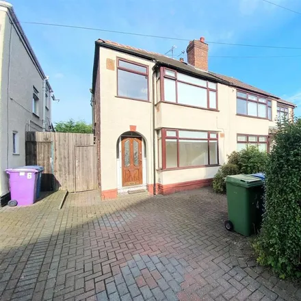 Rent this 3 bed duplex on The Fairway in Liverpool, L12 3HS