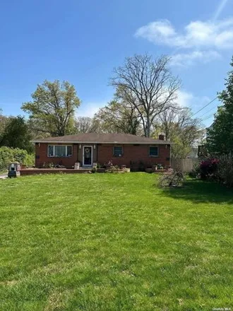 Image 3 - 94 Erlanger Blvd, North Babylon, New York, 11703 - House for sale