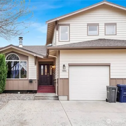 Buy this 2 bed house on 1095 Corum Circle in East Wenatchee Bench, East Wenatchee