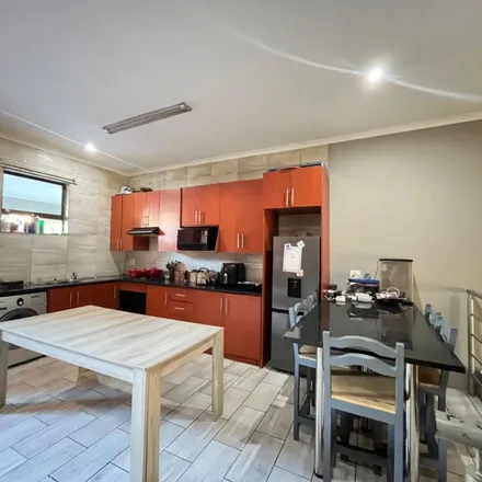 Image 3 - Martin Close, Johannesburg Ward 32, Sandton, 2054, South Africa - Townhouse for rent