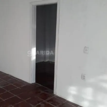 Rent this studio house on Avenida Guarujá in Guarujá, Porto Alegre - RS