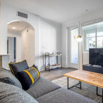 Image 2 - 1724 Highland Avenue, Los Angeles, CA 90028, USA - Apartment for rent