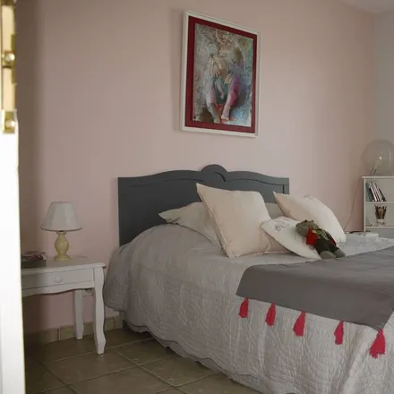 Rent this 3 bed house on 13250 Saint-Chamas