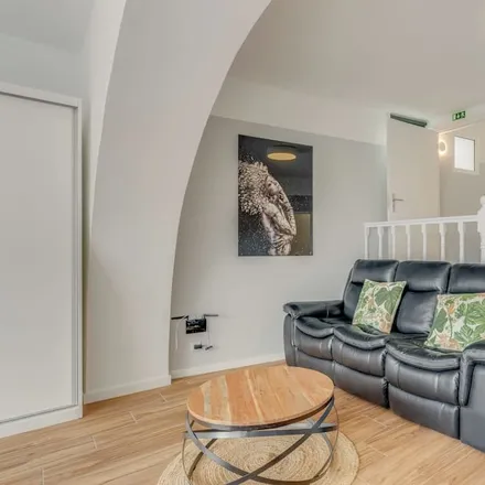 Rent this 2 bed apartment on Alameda da História de Portugal in 9050-401 Funchal, Madeira