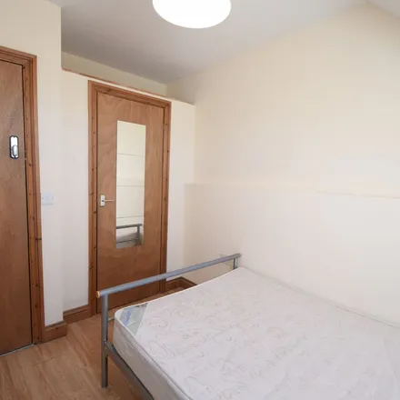 Image 8 - Harriet Street, Cardiff, CF24 4BU, United Kingdom - Apartment for rent