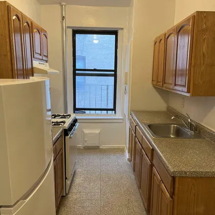 Image 4 - 88 Seaman Avenue, New York, NY 10034, USA - Apartment for rent