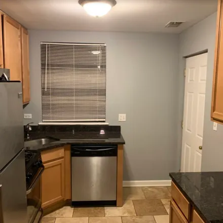 Rent this 3 bed apartment on 7314-7322 North Winchester Avenue in Chicago, IL 60626