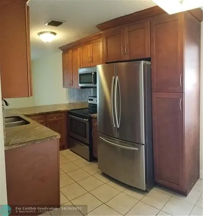 Image 4 - 9756 Shadow Wood Boulevard, Coral Springs, FL 33071, USA - House for rent