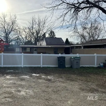 Buy this 3 bed house on 805 1/2 West Richmond Street in Boise, ID 83706