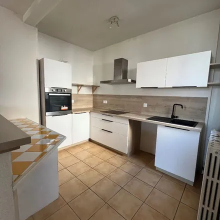 Rent this 4 bed apartment on 27 Cours Jean Jaurès in 03000 Moulins, France