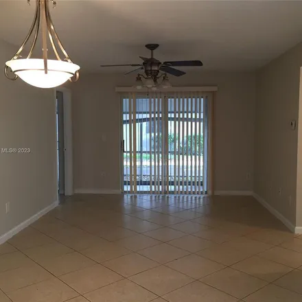Image 3 - 426 Northeast 210th Circlecle Terrace, Andover Lakes Estates, Miami-Dade County, FL 33179, USA - Apartment for rent