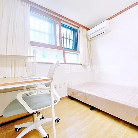 Rent this studio apartment on 서울특별시 관악구 신림동 107-67