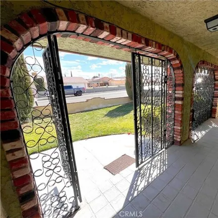 Image 3 - 1040 Oasis Drive, Barstow, CA 92311, USA - House for sale