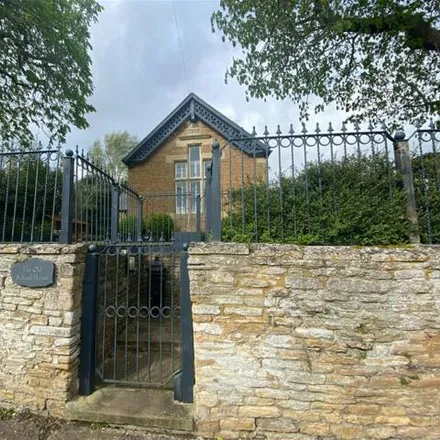 Image 2 - The Old Village Hall, Main Street, Apethorpe, PE8 5DL, United Kingdom - House for sale