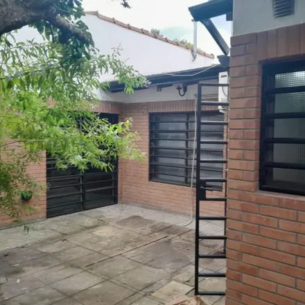 Rent this 2 bed house on Calle 27 in Partido de La Plata, Villa Elisa