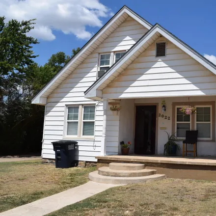 Buy this 3 bed house on 2021 East Randolph Avenue in Enid, OK 73701