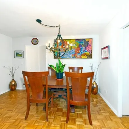 Image 7 - 525 East 82nd Street, New York, NY 10028, USA - Apartment for sale
