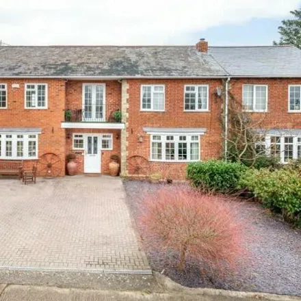 Rent this 5 bed duplex on Handpost Farm in Bracknell Road, Winkfield Street