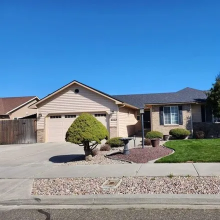 Buy this 3 bed house on 2223 S Arthur Loop in Kennewick, Washington