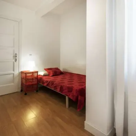 Image 9 - Calle de Mira el Sol, 19, 28005 Madrid, Spain - Apartment for rent