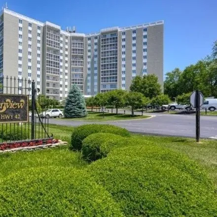 Image 1 - Glenview Condominiums, 5100 Seminary Woods Place, Manor Creek, Louisville, KY 40241, USA - Condo for sale