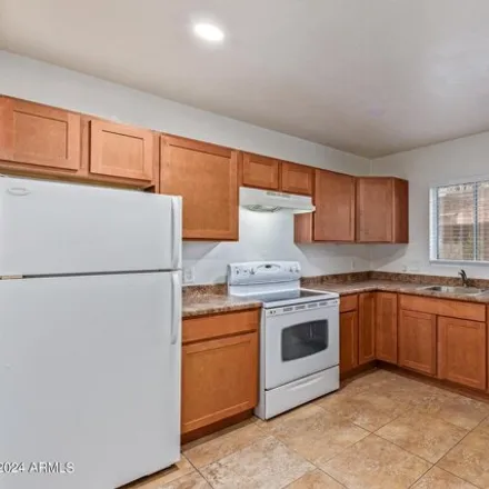 Image 4 - 1819 East Sheridan Street, Phoenix, AZ 85006, USA - Apartment for rent