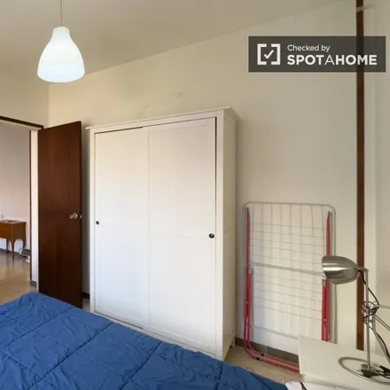 Rent this 3 bed room on Carrer d'Arizala in 08001 Barcelona, Spain